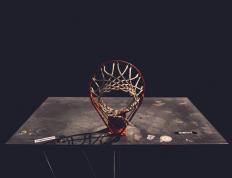 开云体育在线-双星耀世，当鹈鹕轻取圣城，欧文在诺坎普加冕为王