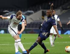 开云体育登录-卡里乌斯送出扑救神作，零封强敌