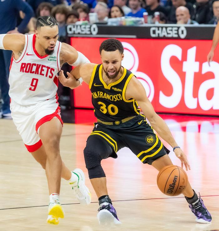 开云平台-NBA总决赛首场比赛，勇士队险胜火箭队！