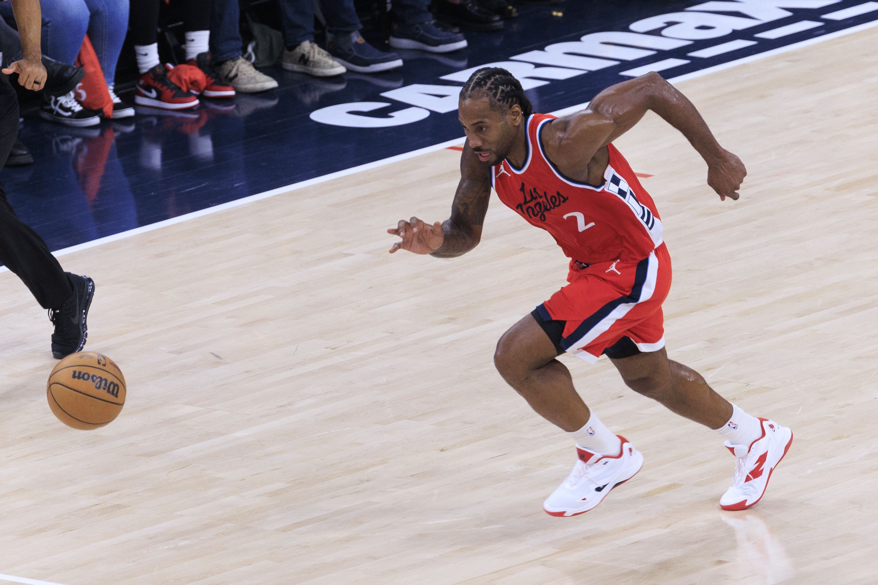 开云APP-快船队大胜火箭队，莱昂纳德砍下30+10