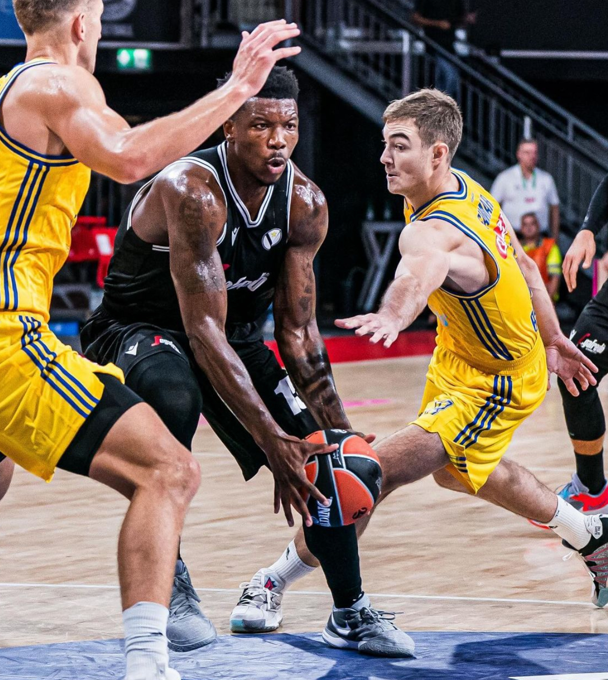 开云平台-美国球员在德甲比赛中展现体能优势