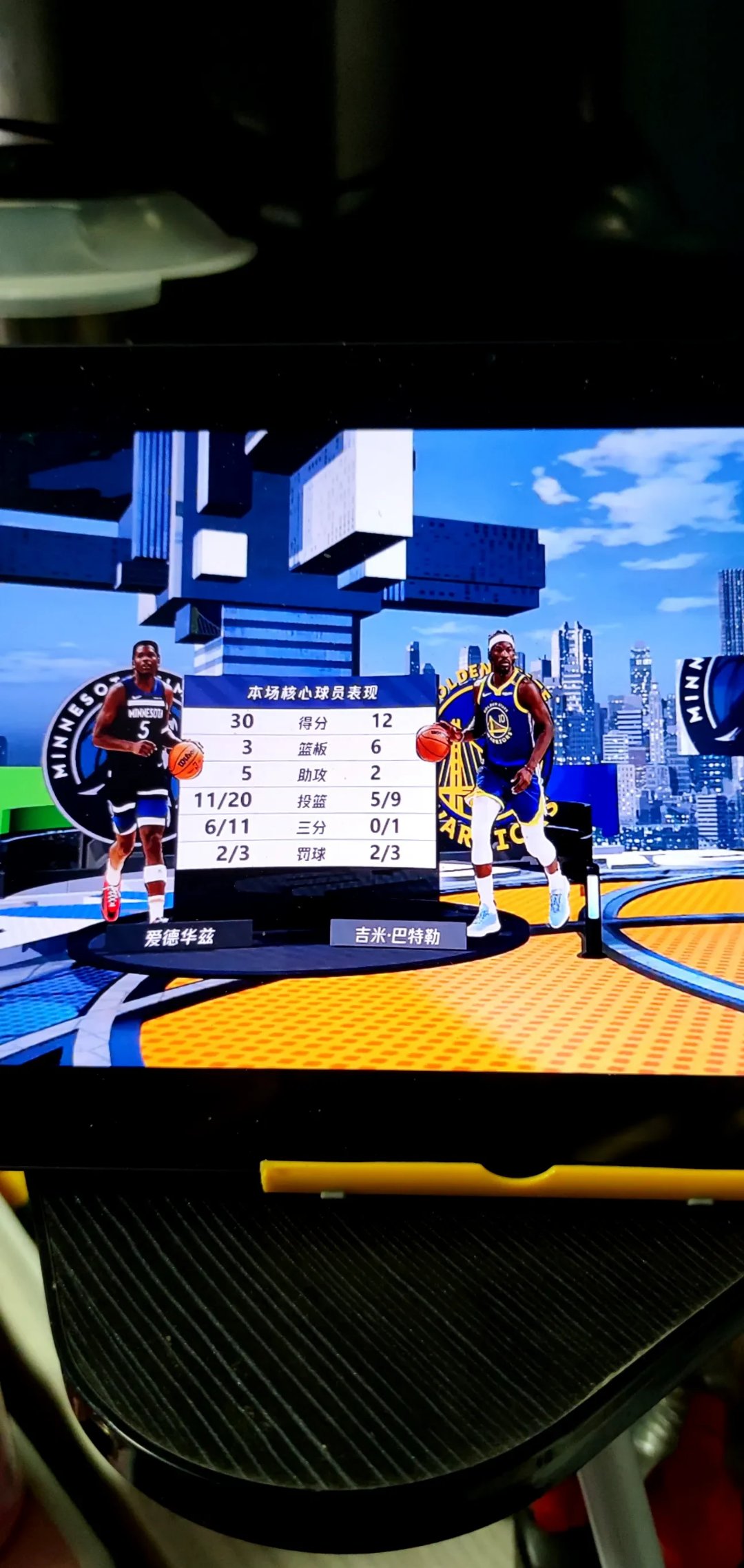 开云体育官网-关于篮球职业队员荣耀登场，拼抢篮球荣耀的信息